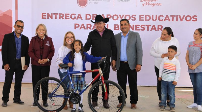 Entrega Gobernador David Monreal apoyos educativos por más de 1.6 mdp en Pánfilo Natera