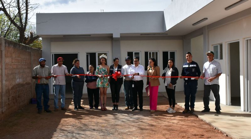 Entregan Gobierno estatal, ayuntamientos y paisanos obras del Programa 2×1 para Migrantes a familias de Pánuco y Guadalupe