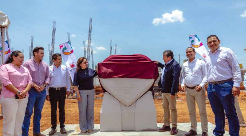 Colocan Gobernador David Monreal Ávila y Sara Hernández primera piedra de la Casa Cuna “Semillitas”, en Guadalupe