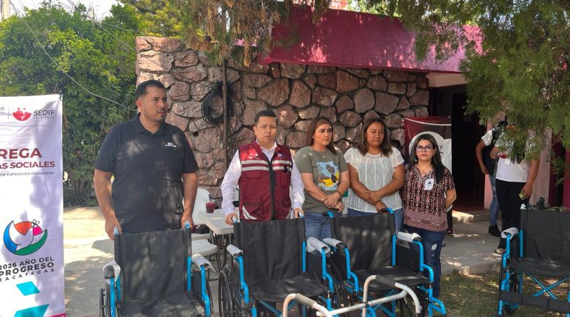 Entregan aparatos funcionales en beneficio de población vulnerable en Apozol