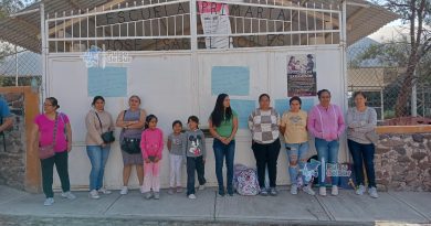 Padres de familia toman primaria en Jalpa para exigir servicios y obras pendientes