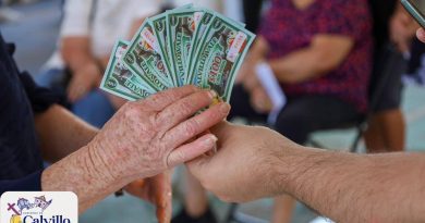 Gobierno de Calvillo entrega vales y despensas a familias del municipio