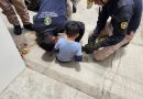 Rescatan a menor que quedó atrapado de una pierna en tubo de PVC