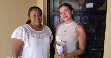 Edil Gabriela Arellano reconoce labor de maestras y maestros de Apozol