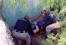 Mujer es rescatada tras ser localizada al interior de un arroyo