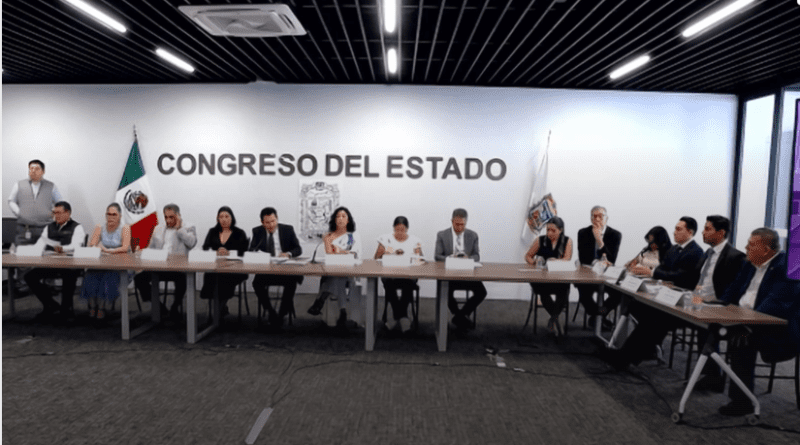 Comisión de Vigilancia entregó a legisladoras y legisladores de Puebla propuestas de reforma a la Constitución y a leyes locales