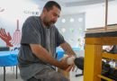 Personas con discapacidad se autoemplean con elaboración de trapeadores, en el CREE