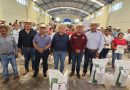 Impulsa Gobernador David Monreal la producción agropecuaria con entrega de semilla de avena y especies menores en Genaro Codina