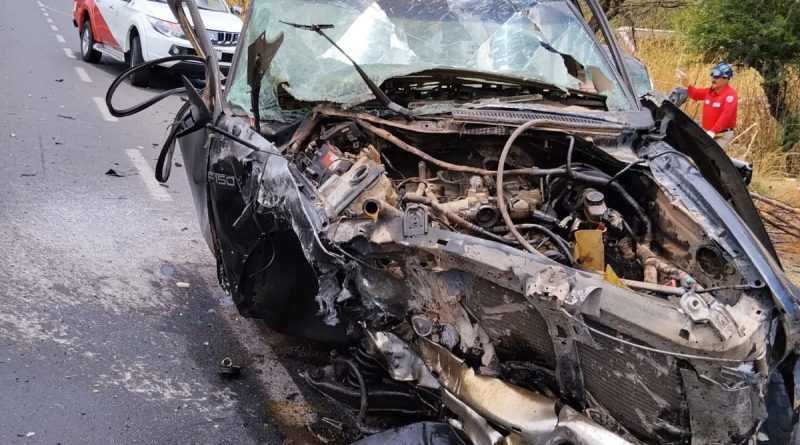 Aparatoso accidente en la Carretera Federal 54 deja personas lesionadas en Villanueva