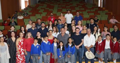 Reconocen talento estudiantil en la premiación del concurso VibraFest 2026