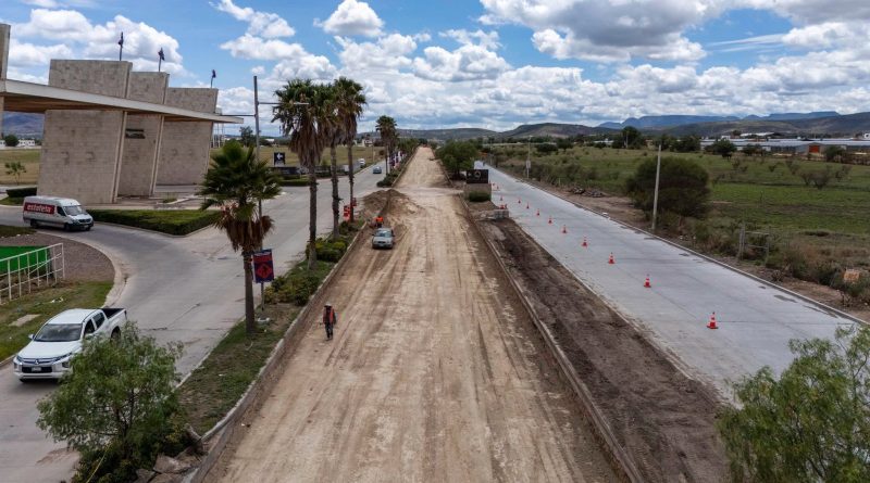Avanza rehabilitación con concreto hidráulico del boulevard Guadalupe González en Aguascalientes