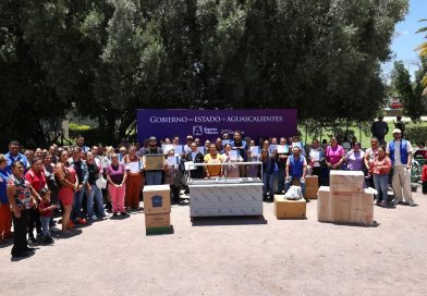 Entregan apoyos productivos a familias de Asientos y Tepezalá