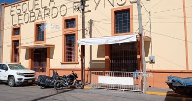 Escuelas estatales trabajan con normalidad; planteles federales suspenden actividades y toman oficinas de Recaudación de Rentas