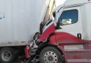 Atienden accidente de tractocamión sobre la carretera federal 45D