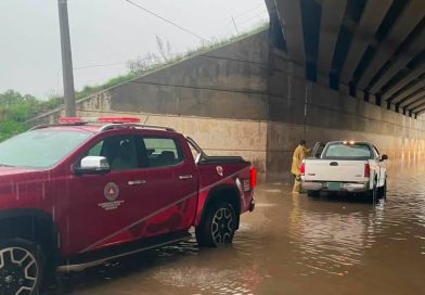 Protección Civil auxilia a familias y conductores tras fuertes lluvias en Zacatecas