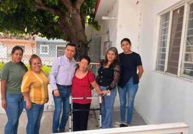 Entregan tarjetas y aparatos funcionales a personas con discapacidad en Apozol