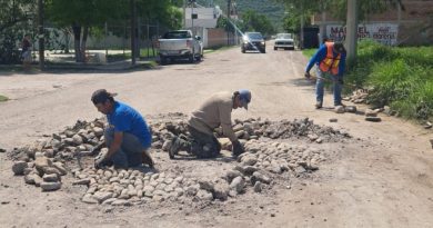 Jalpa atiende vialidades dañadas por las lluvias con bacheo ecológico