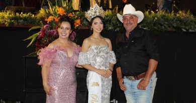 Alcalde de Jalpa asistió a la coronación de Estefanía I en las fiestas de Moyahua