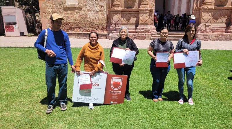 Artesanas de Huanusco triunfan en el XV Concurso Estatal de Arte Popular