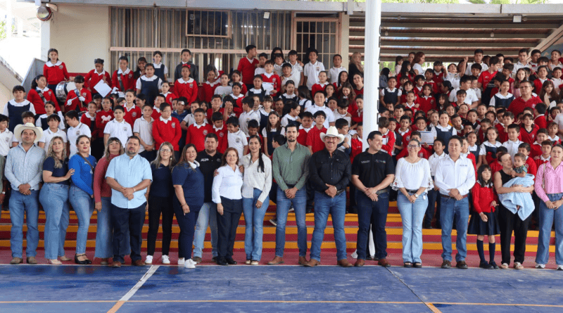 Entregan mejoras en la Primaria Ignacio Zaragoza del Barrio del Carmen