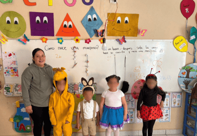 Llevan actividad de primavera a niñas y niños del preescolar de Media Luna