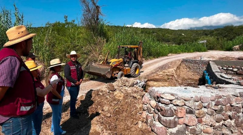 Supervisa Gabriela Arellano obras en comunidades de Apozol