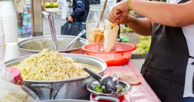 Vender o consumir alimentos en vía pública debe hacerse con estrictas medidas de higiene: SSZ
