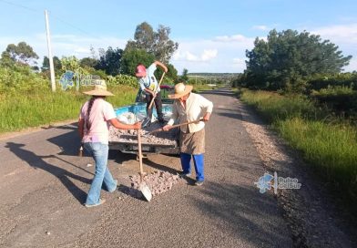 Entre Palas Y Carretillas, Habitantes Hacen Frente A Los Baches De La Carretera Jalpa–Nochistlán