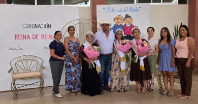 Jalpa celebra por adelantado el Día del Abuelo y corona a la Reina de Reinas del INAPAM