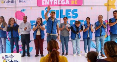 Continúa en Calvillo la entrega de útiles escolares y mochilas a estudiantes
