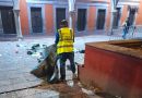Sancionados por faltas administrativas limpian la Plaza Principal de Calvillo