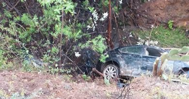Conductora resulta lesionada tras caer con su vehículo a un arroyo en Zacatecas