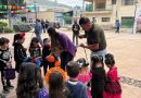 Alcaldesa de Apozol recibe a estudiantes del preescolar General Enrique Estrada por Día de Muertos
