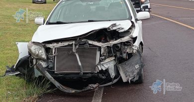 FUERTE CHOQUE ENTRE AUTOMÓVIL Y CAMIÓN DE CARGA EN EL LIBRAMIENTO DE JALPA